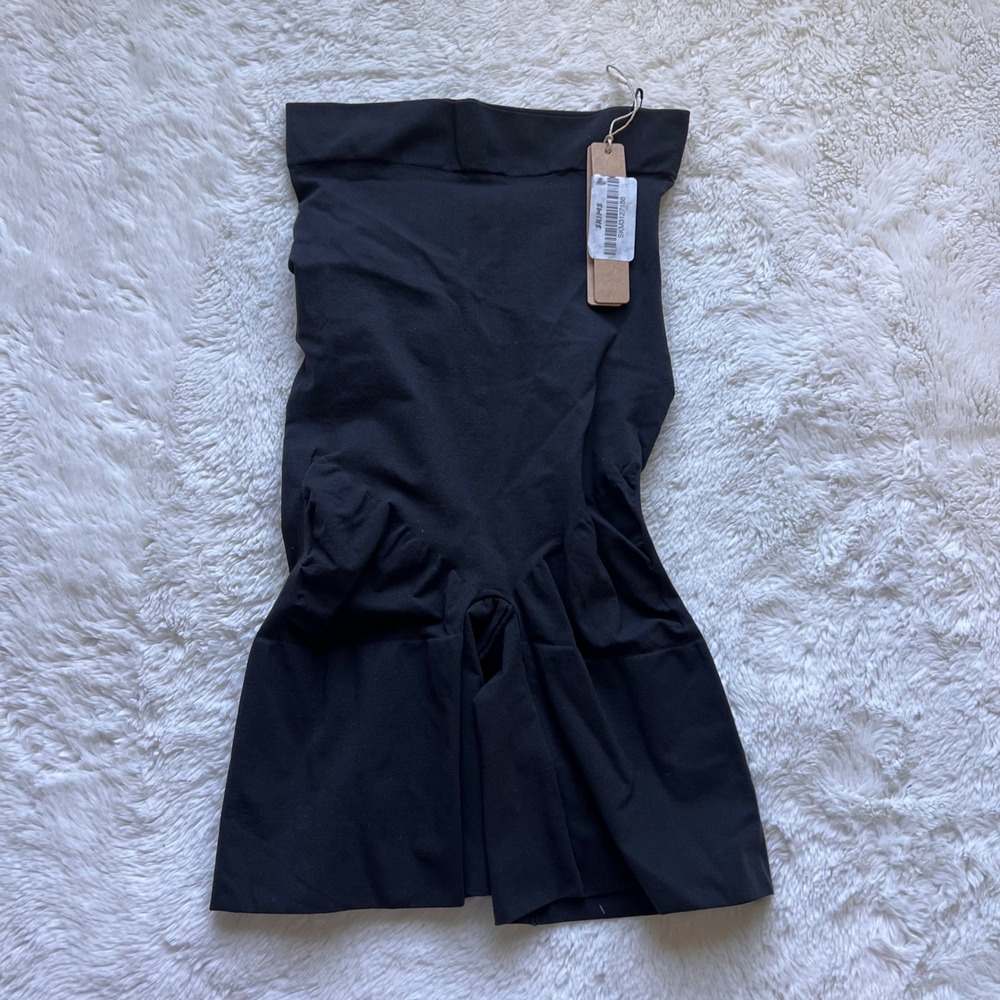 SKIMS Sheer Seamless Mid Thigh Short Onyx Black SH-SHO-2152 Size L Spandex Blend